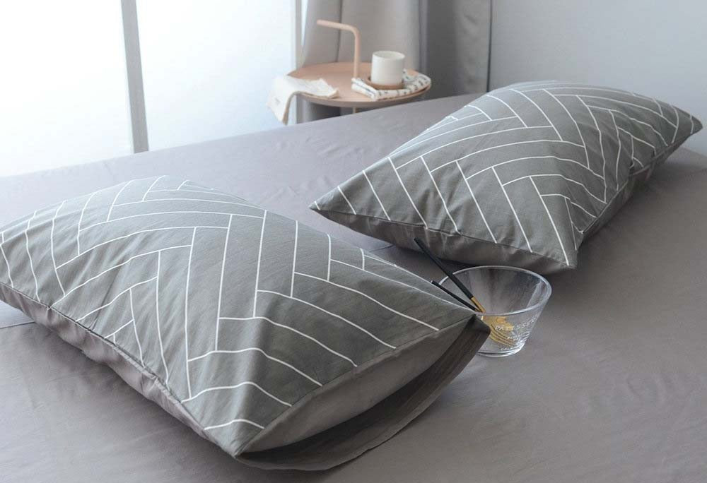 Bachelor Pad Bedding: Men’s Comforters That Suit Your Style